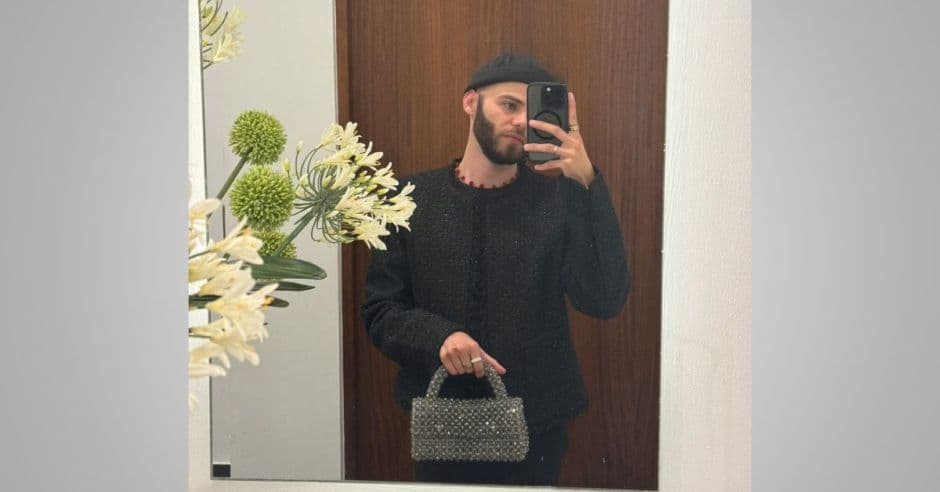 Diseñador Adrián Jiménez lanza colección de carteras unisex